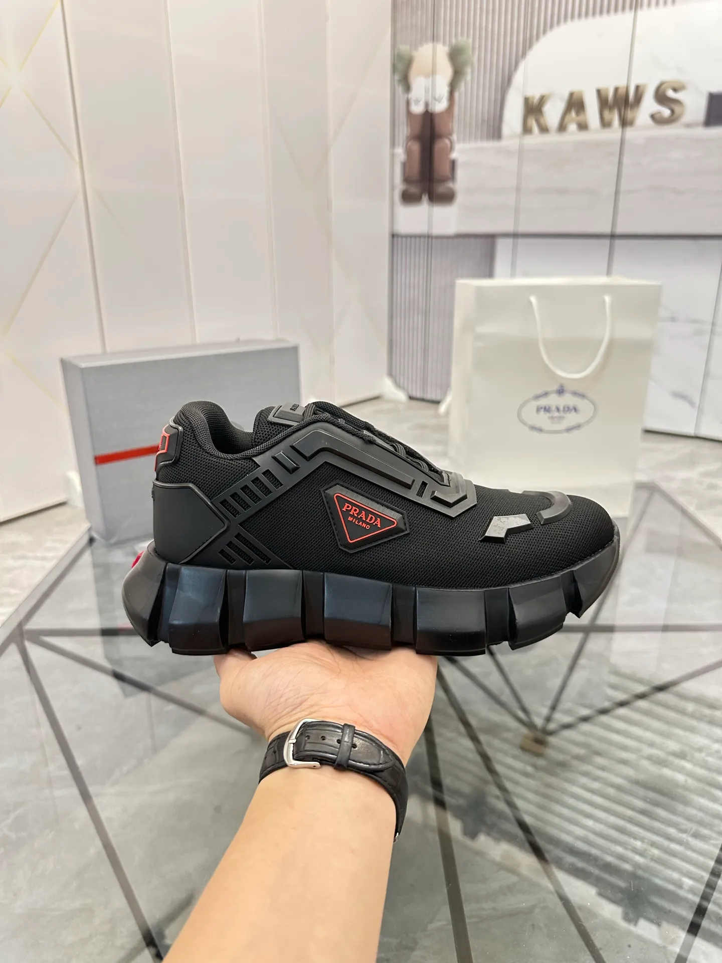 Men's shoes for sale 💰: 💰P580¥ High-end top quality Product trademark: Prada *"Prada*" low-top casual shoes Regular size: 38-45 (can be customized to 46) Product materials: imported breathable fly weave upper, professional glue-making process, breathable lining, cowhide foot pads, original ultra-light foam outsole. No.: 001